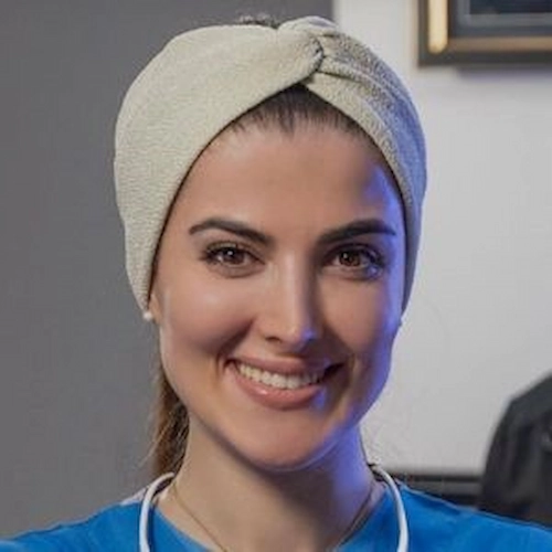 گلاره نورنیا متخصص ایمپلنت دندان در سعادت آباد 
